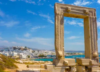 Vacations To One Of The Best And Most Beautiful Greek Cycladic Island
