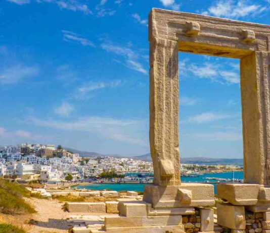 Vacations To One Of The Best And Most Beautiful Greek Cycladic Island